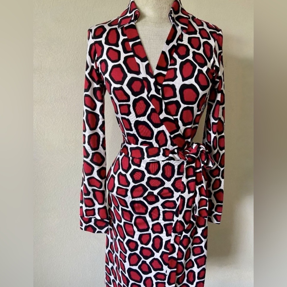 Diane Von Furstenberg Red and Black leopard Wrap Dress size 6